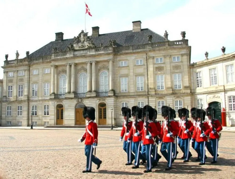 172sqm Next to DK Parliament