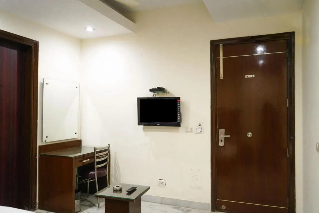 Hotel S & B East Inn - Patel Nagar