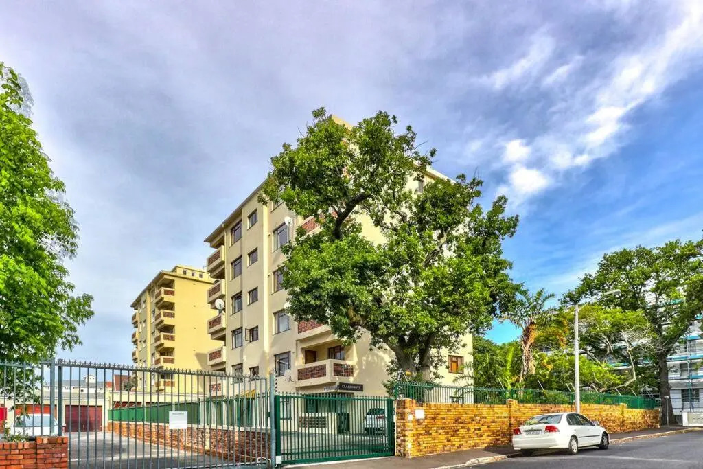 Mountain Views- Family Home, balcony, views!