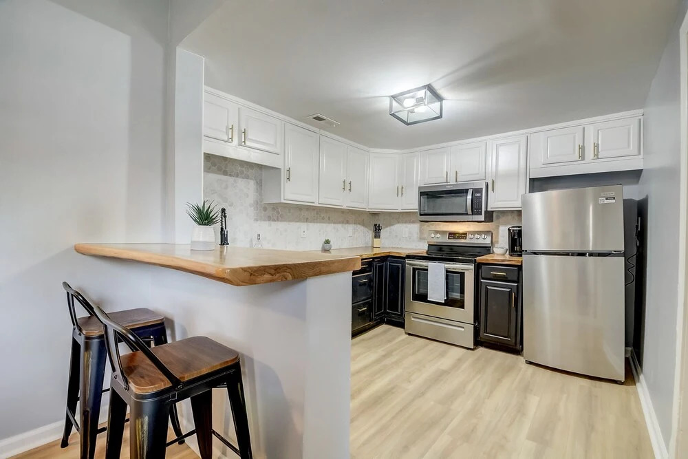 Frontdesk 2 BR House Near Cardinal Stadium