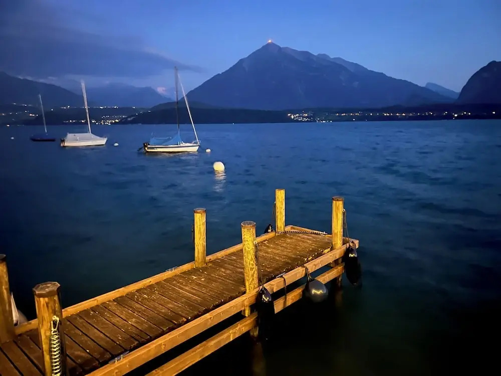 Boutique Hotel & Restaurant Niesenblick - Lakefront rooms with balcony on Lake Thun - SELF CHECK IN & digitale Reception