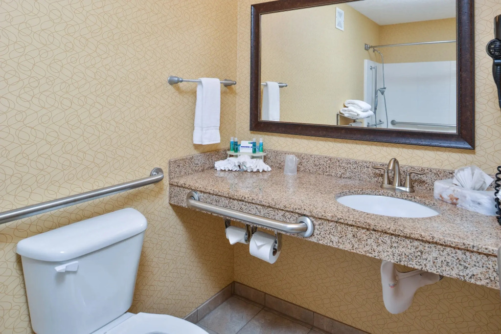 Holiday Inn Express Hotel & Suites Portland - Jantzen Beach by IHG