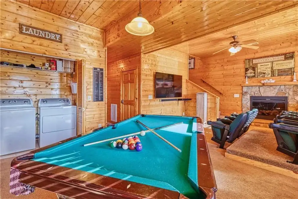 Smoky Mountain Retreat - Five Bedroom Cabin