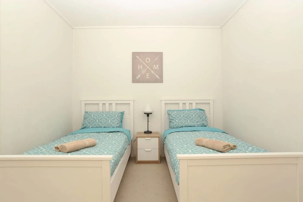 Two Bedrooms near Crown with Free WiFi and Carpark
