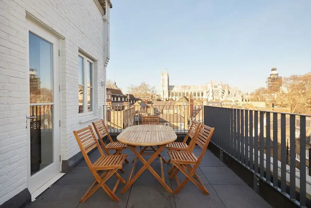 Beautiful Westminster Suites by Sonder