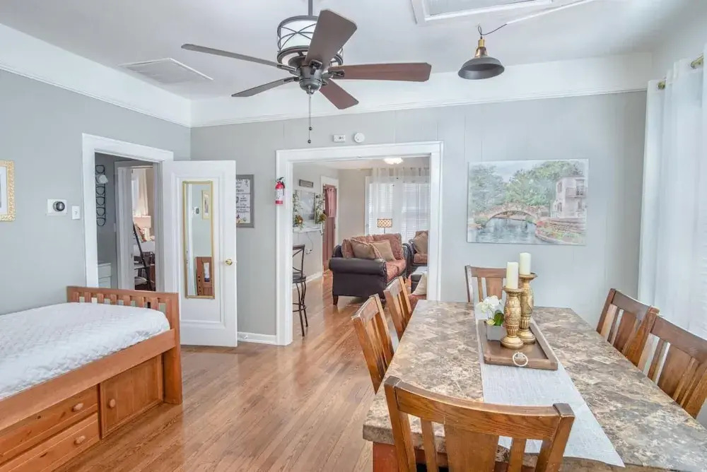 Stunning 3 BR Home Near DT Alamodome - Riverwalk