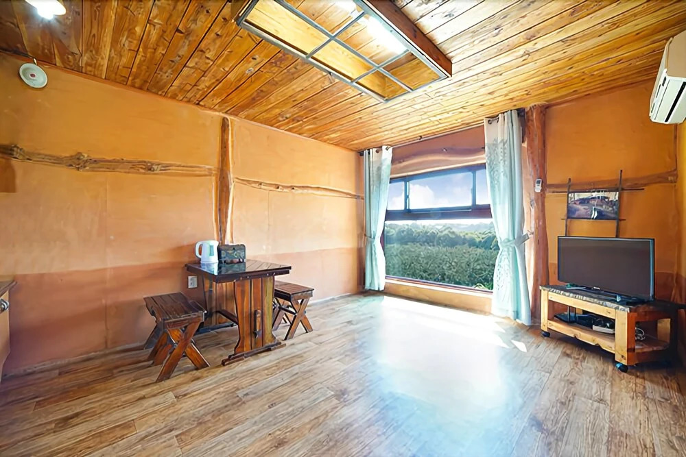 Seogwipo Pyeonwoon Sanjang Pension