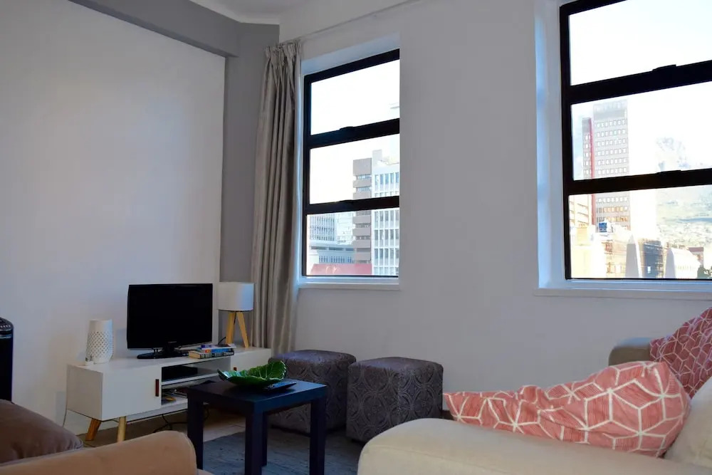 1 Bedroom Flat With Views of Table Mountain and Lions Head