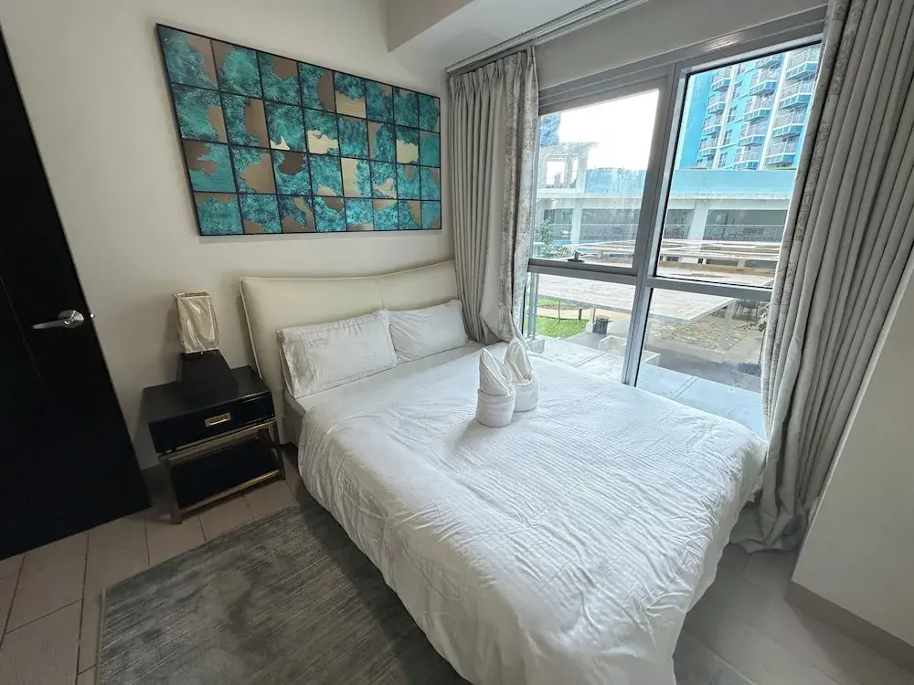 Luxury Penthouse & High-Floor Hotel near City of Dreams, Airport, Okada, and Solaire Casino