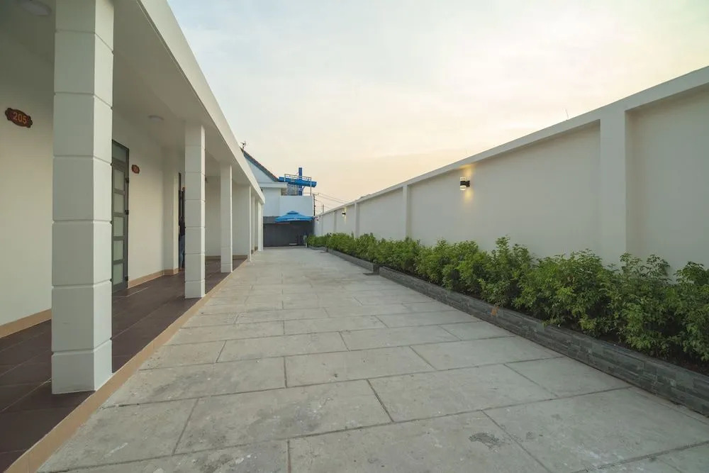 Paradise Hotel