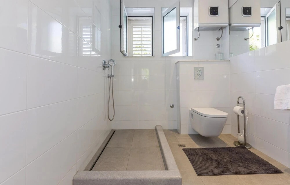 Amazing Home in Makarska With Wifi and 3 Bedrooms