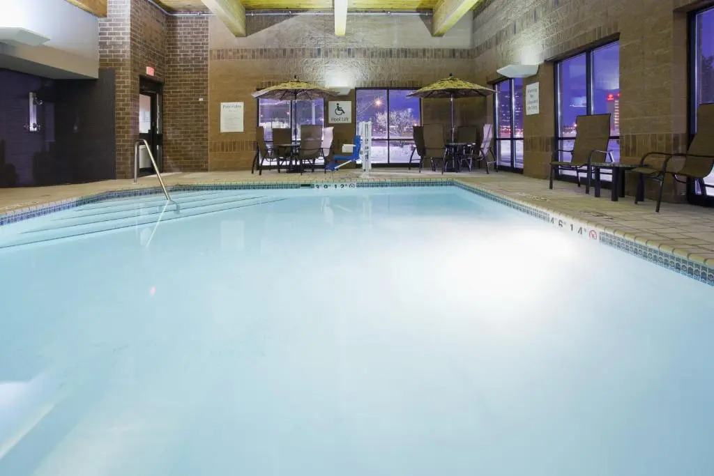 Holiday Inn Express & Suites Bloomington West by IHG