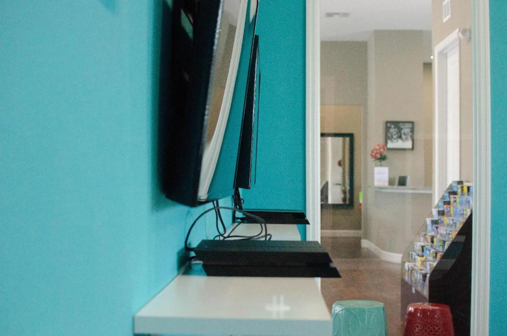 New townhouse in great luxurious community poolgym Close to Disney