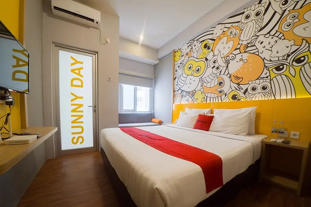 RedDoorz Apartment near Golden City Mall