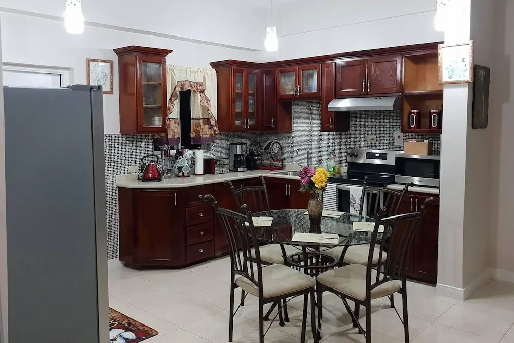 Apartment Sleeps 4 With En-suite Bathrooms