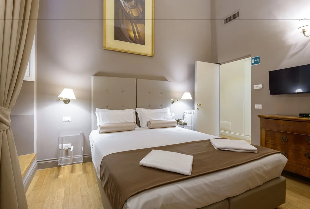 Travel & Stay - Navona 2