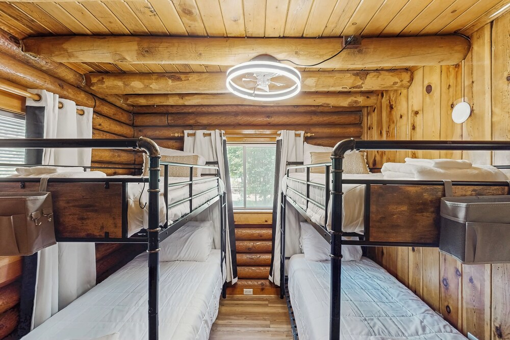 3BR Cabin w/ Loft, Wood Stove, AC & Fire Pit