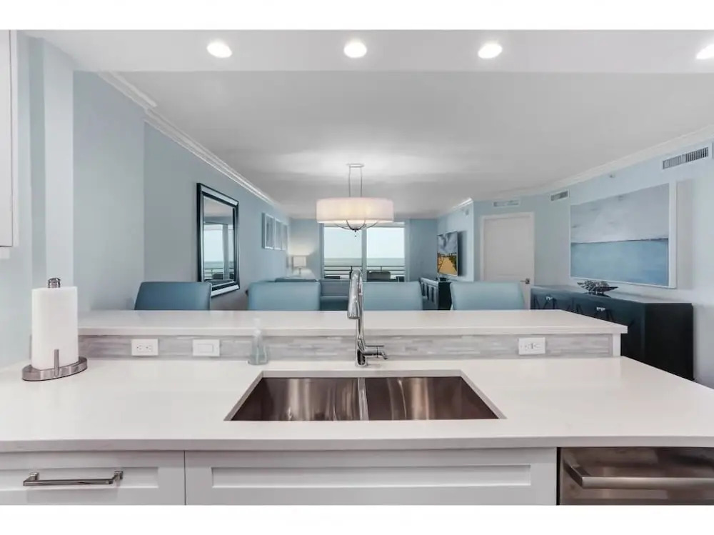 Beachfront Condo With 180-degree Views and Pool