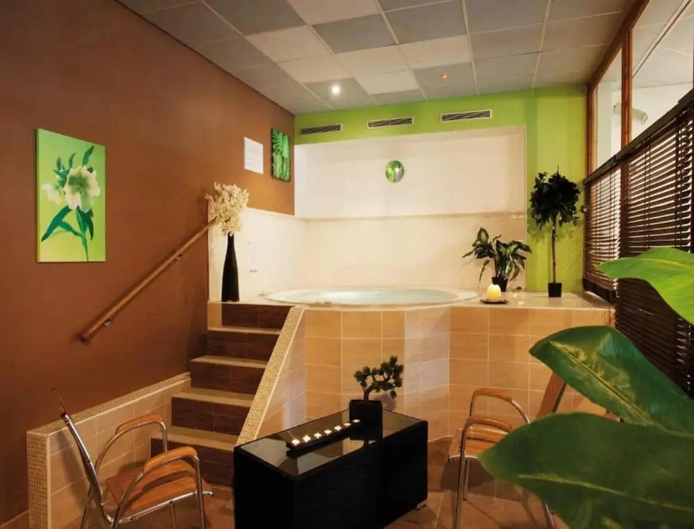 Premium Family Hub for Five Guests