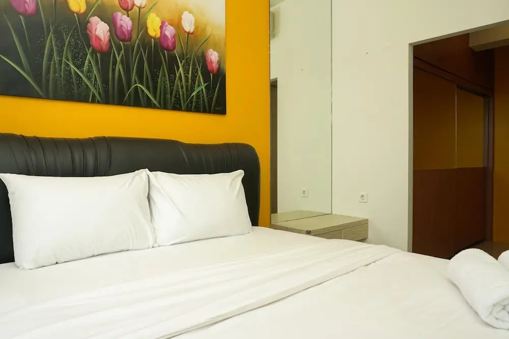 Warm and Cozy 1BR Puri Park View Apartment