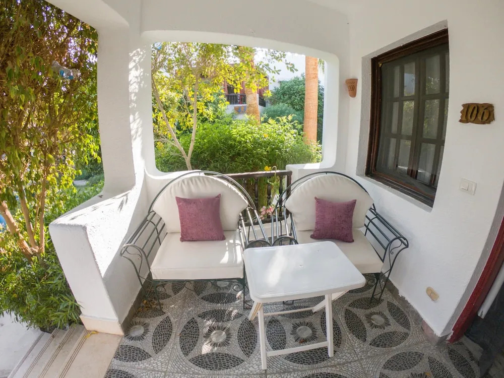 One Bedroom Apart Deep Purple by Pool