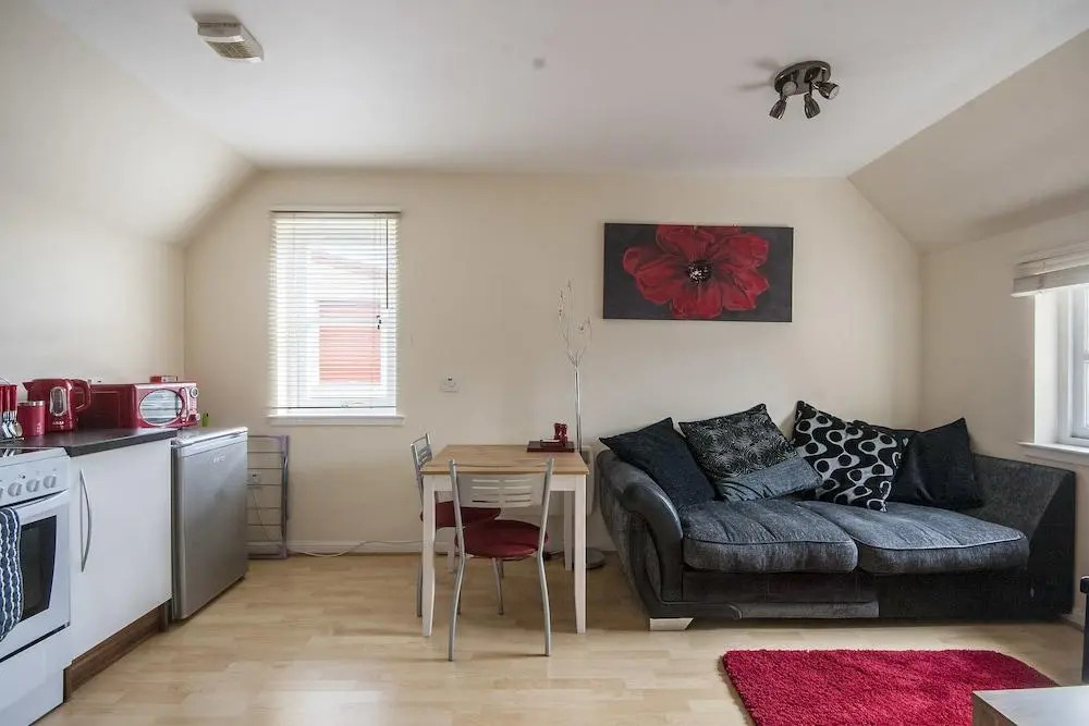 8 Varis Apartments
