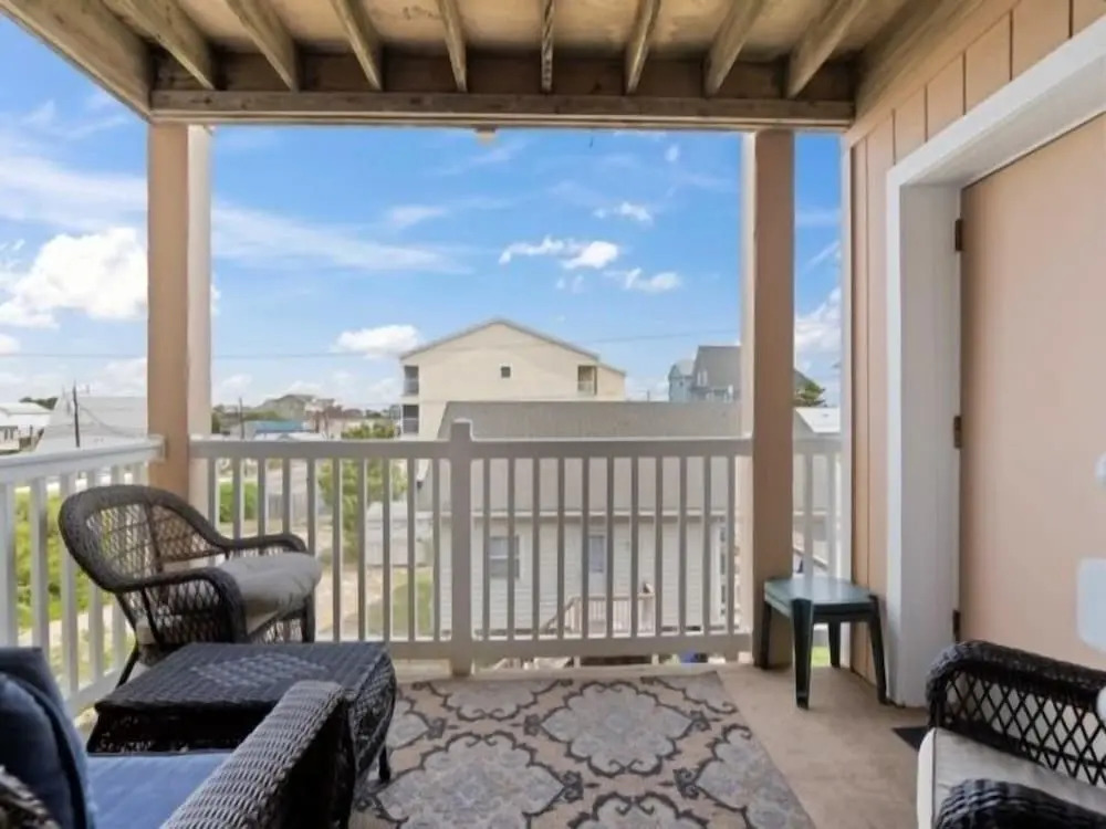 Sand Pebbles A17 - Relax And Unwind. Feel The Sun On Your Shoulders And The Ocean Breezes In Your Hair. 2 Bedroom Condo by RedAwning