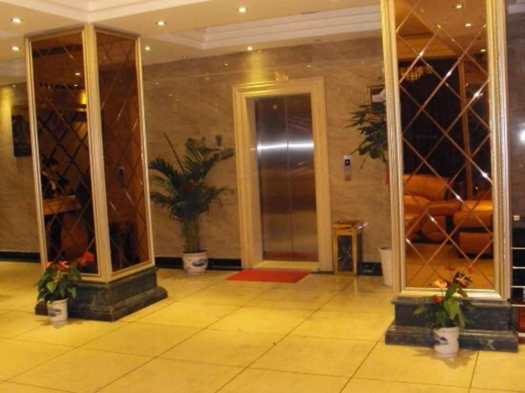 Sunshine Fashion Hotel (Nanchang University Yi Affiliated Hospital)