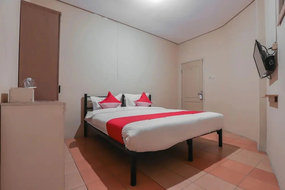 OYO 298 Gemilang Guesthouse Near Siloam Hospitals Kelapa Dua