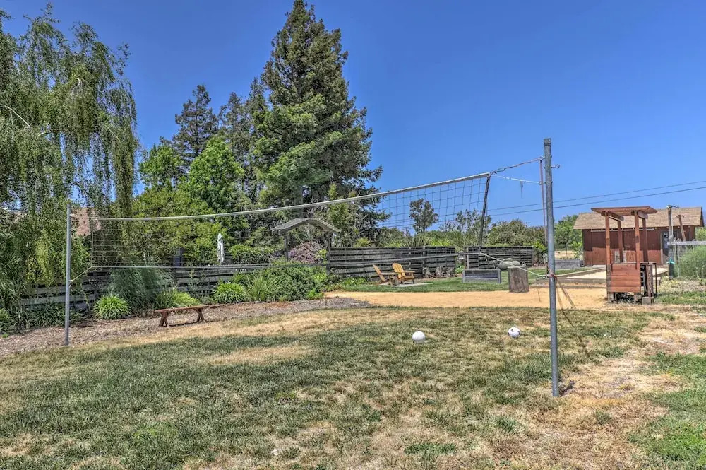 Stunning Wine Country Gem With Hot Tub + Patio!