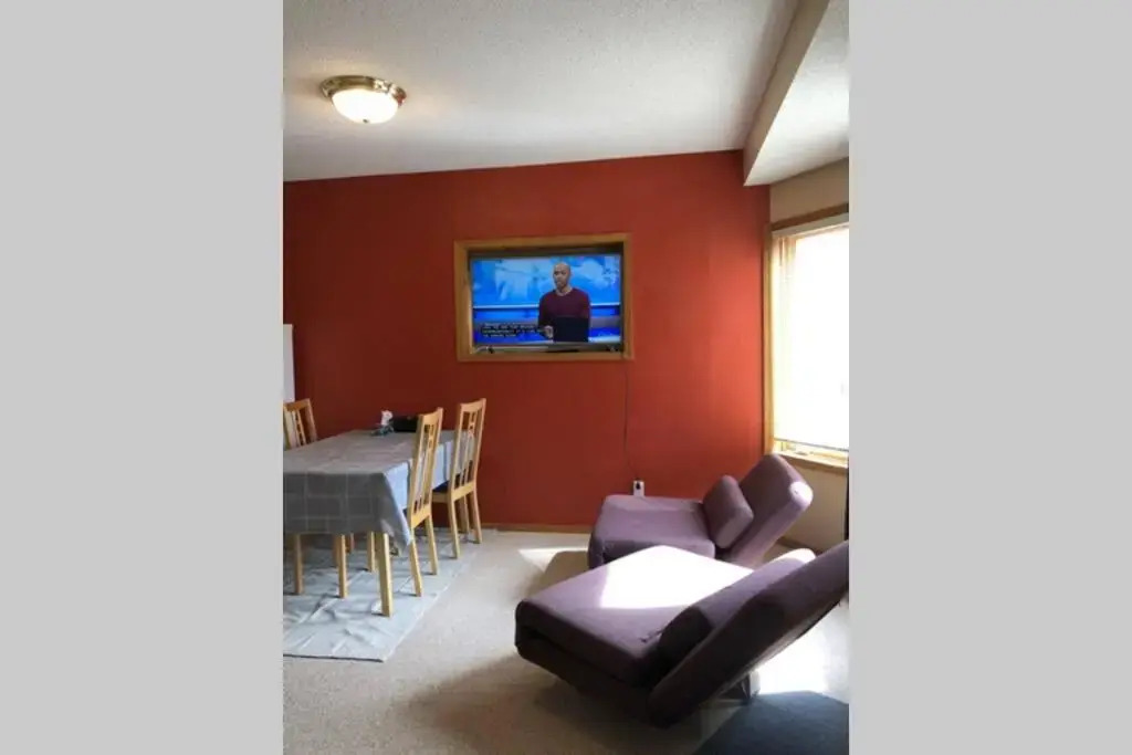 Sunny & Cozy Suite with Pool & Ping Pong table