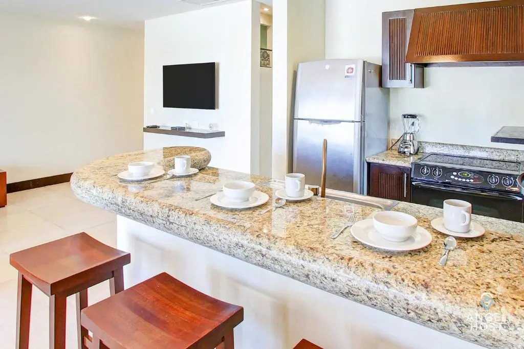 Fabulous Playa Getaway at 38th and Beach plus 2 Pools Onsite!