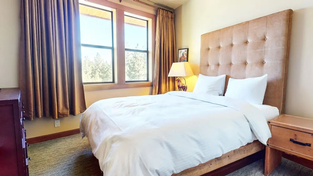 Gorgeous Condo at Obsidian Clubhouse Downstairs