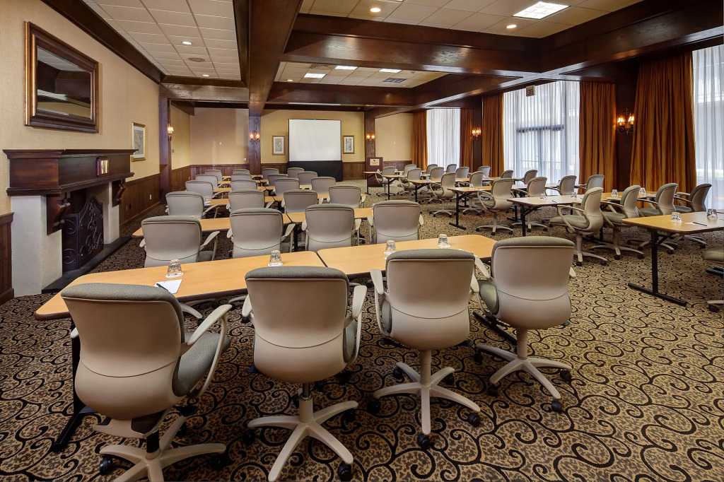 Historic Whispering Woods Hotel & Conference Center