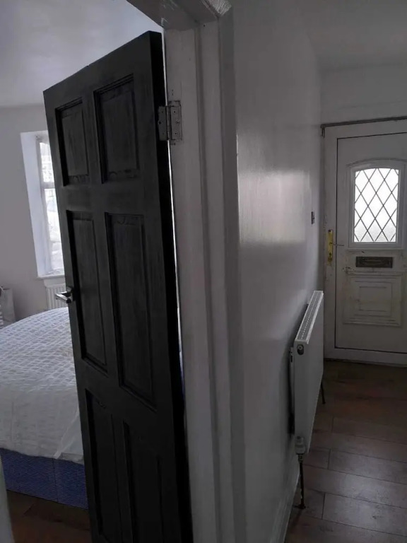 Remarkable 3-bed House in Hounslow