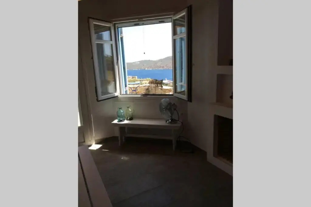 Chez Semiramis The Summer Breeze House 5min from the beach