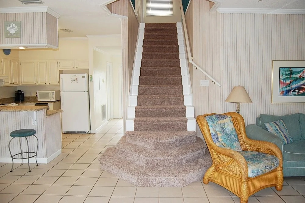 Hayley House Beachside 12 - Four Bedroom Vacation Home