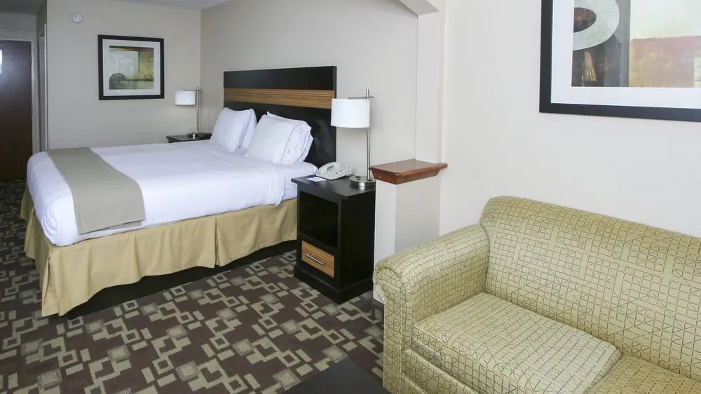 Holiday Inn Express SHELBY @ HWY 74