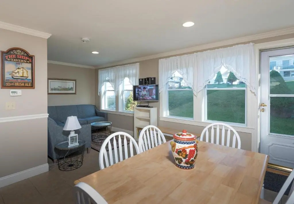 Heron Neck Cottage at One Long Beach