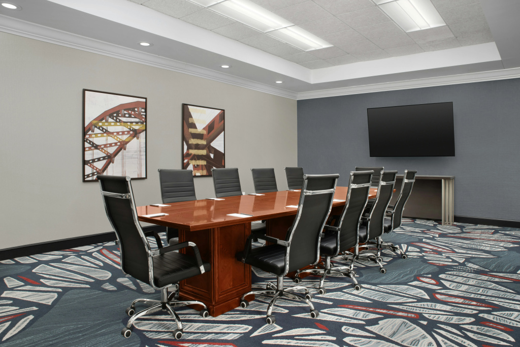 Отель Embassy Suites by Hilton Birmingham Hoover