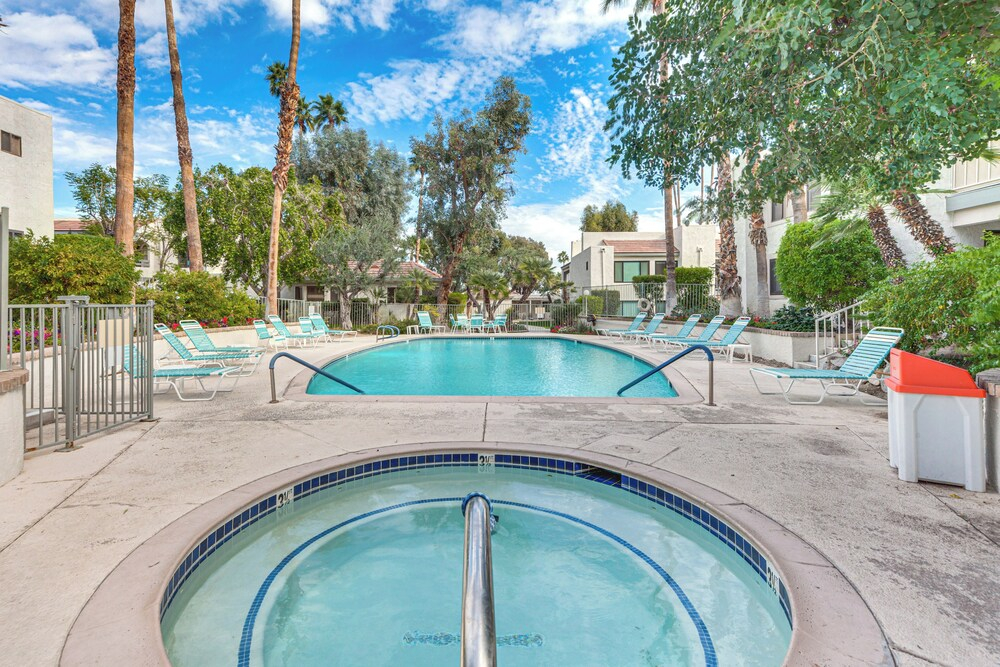 2 Mi to Dtwn Palm Springs! Modern Condo w/ Pool