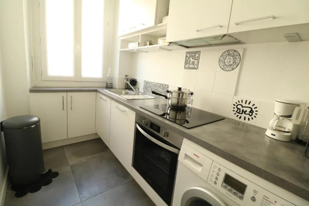 1 bedroom with direct view to the Old Port 267