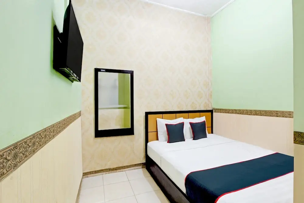 OYO 94512 Mega Inn Guest House