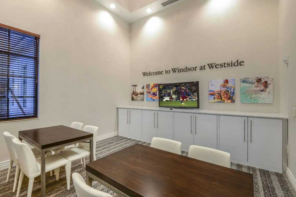 Relaxing Family Home with Pool at Windsor Resort 901