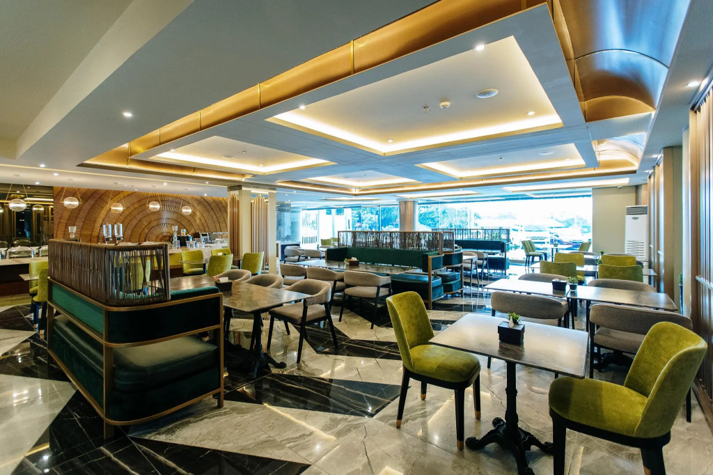 Zuri Hotel