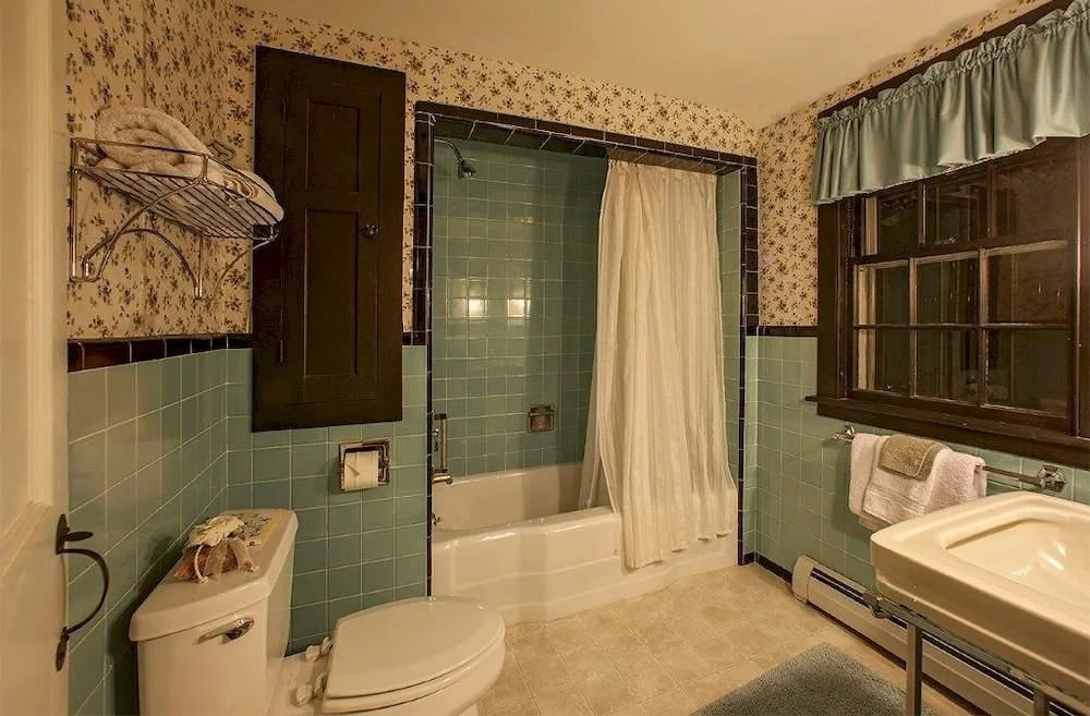 Lighthouse Inn Bed & Breakfast