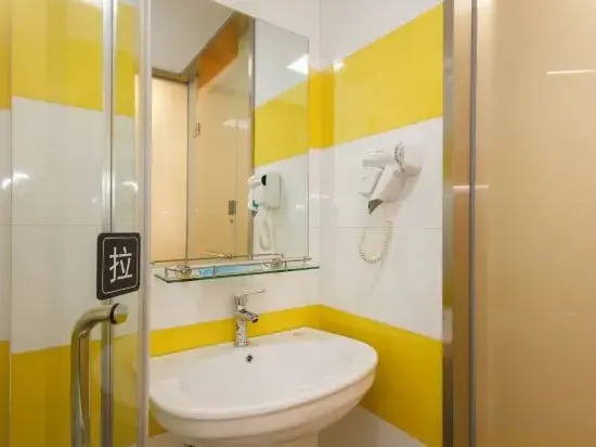 7Days Inn Chain Hotel (Hangzhou Wanda Square Xiangyuan Road Subway Station)