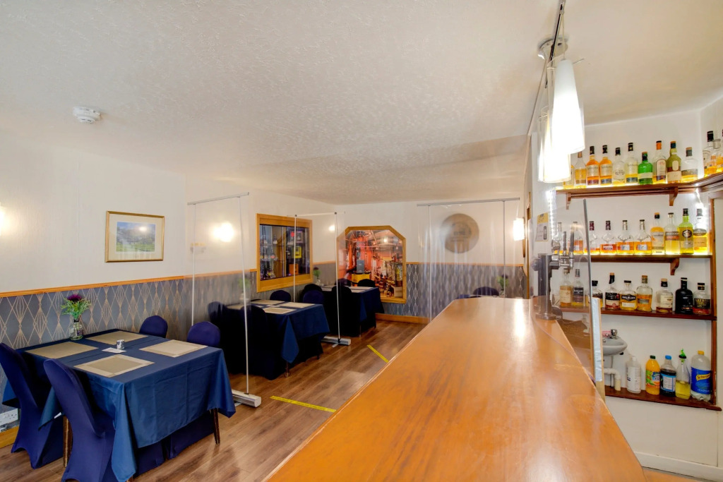OYO Eastbank Hotel
