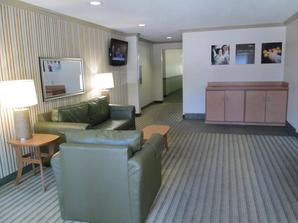 Hawthorn Extended Stay by Wyndham Bedford - Dallas
