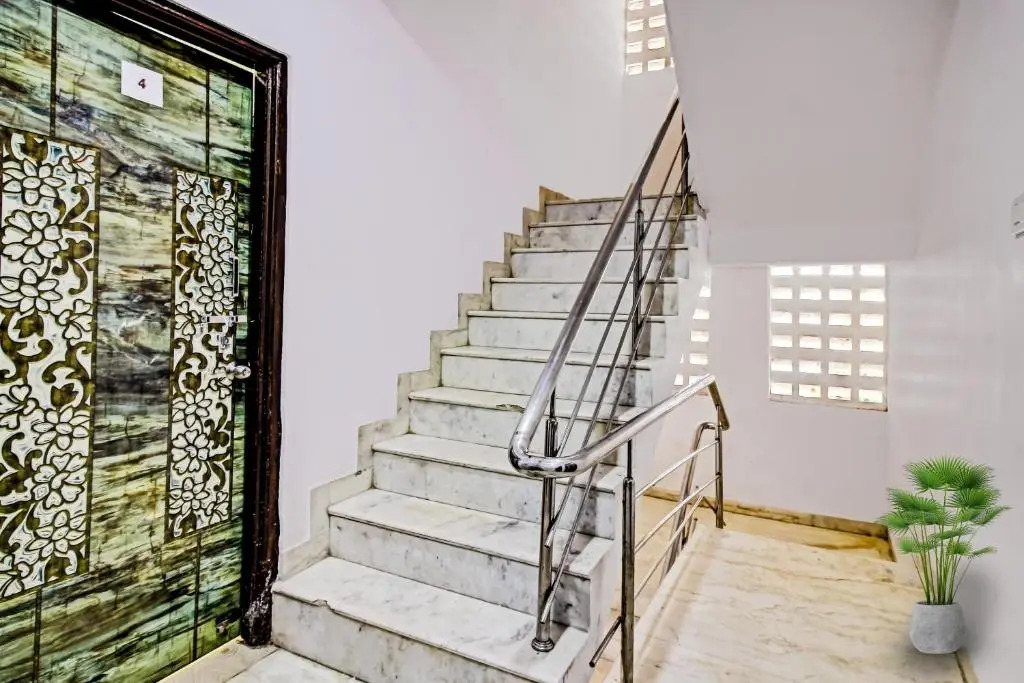 Oyo Flagship 93139 Green Lodging And Boarding